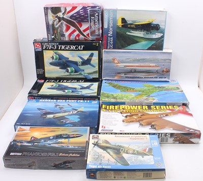 Lot 818 - Ten plastic aircraft kits to include a...