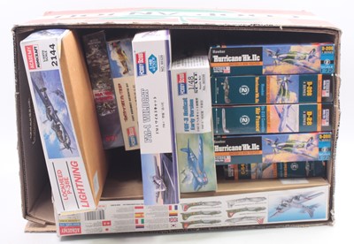 Lot 829 - One tray containing various plastic aircraft...