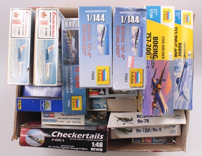 Lot 591 - One tray containing 16 various plastic...