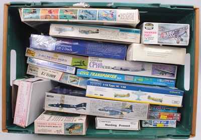 Lot 844 - One tray containing 19 various plastic...