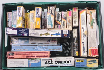 Lot 845 - One tray containing 22 plastic aircraft kits...