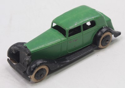 Lot 1092 - Dinky Toys, 30c Pre-war Daimler - green body,...