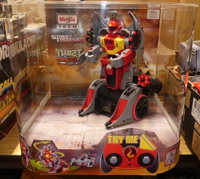 Lot 2070 - A Maisto Tech shop display cased example of a...