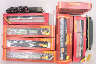 Lot 511 - A collection of mixed Hornby 00 gauge and...