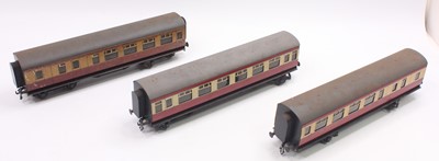 Lot 160 - Three Bassett Lowke 0 gauge BR MK1 coaches, in...