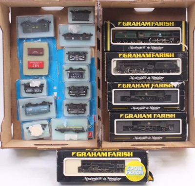 Lot 677 - A collection of Graham Farish and Peco N gauge...