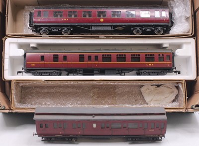 Lot 189 - Three 0 gauge finescale LMS coaches to include...