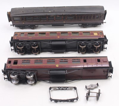 Lot 190 - Three 0 gauge coaches to include a coarse...
