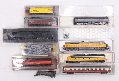 Lot 676 - One tray containing various N gauge...
