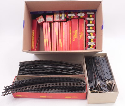Lot 499 - A mixed lot comprising track, paperwork and un-...