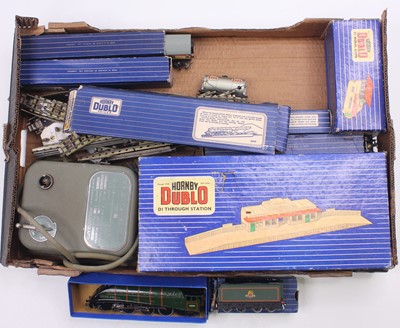 Lot 267 - A small collection of Hornby Dublo to include...