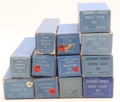 Lot 252 - 12 Hornby Dublo pre-nationalisation wagons to...