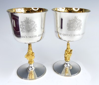 Lot 2036 - A cased pair of Garrard & Co 'The Queens...