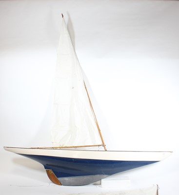 Lot 76 - A very well made wooden hull Pond Yacht hand...
