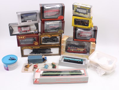 Lot 511A - Collection of mixed 00 Gauge, G Scale Figures,...