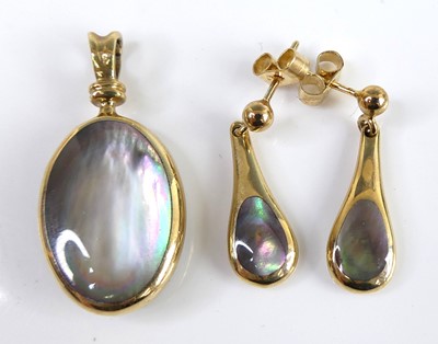 Lot 2525 - A modern 9ct gold and black mother of pearl...