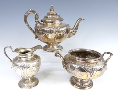 Lot 2088 - A Victorian silver matched three-piece tea...