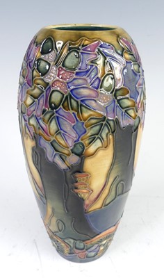 Lot 39 - A contemporary Moorcroft Knightwood pattern...