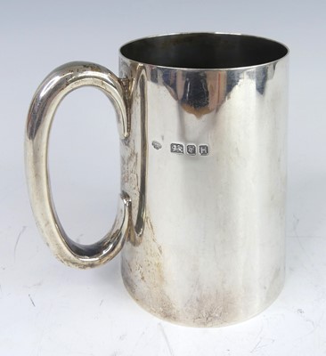 Lot 120 - A late Art Deco silver tankard by Goldsmiths &...