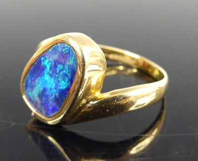 Lot 2829 - A 14ct yellow gold abstract opal doublet...