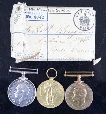Lot 3022 - A pair of WW I British War and Victory Medals,...