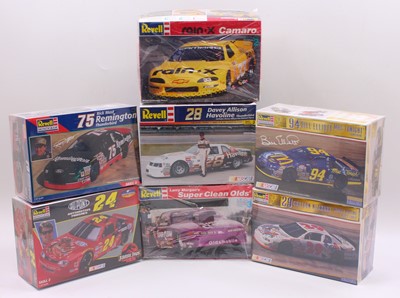 Lot 629 - A collection of seven boxed Revell 1/25 scale...