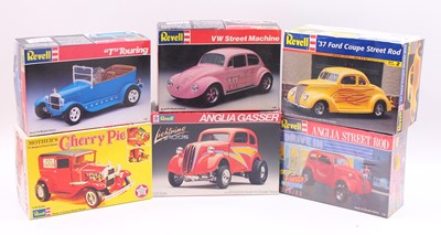 Lot 632 - A collection of six boxed Revell 1/25 scale...
