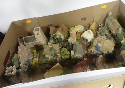 Lot 85 - A collection of Lilliput Lane model cottages,...