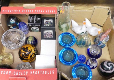 Lot 78 - A collection of art glass to include...