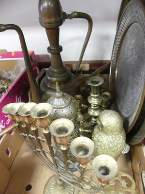 Lot 90 - A collection of metalware, to include an...