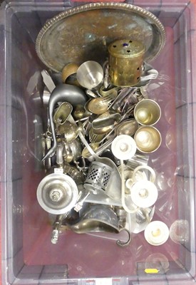 Lot 173 - A collection of metal ware to include silver...