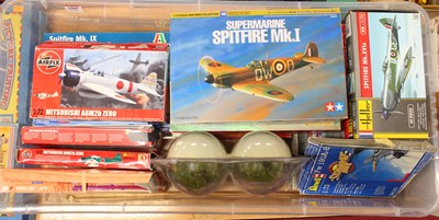 Lot 1509 - Tray of various boxed plastic kits and...