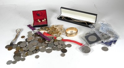 Lot 209 - A collection of miscellaneous items to include...