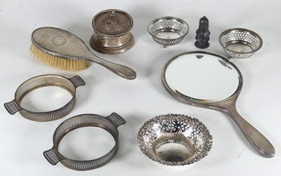 Lot 214 - A collection of miscellaneous items to include...