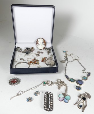 Lot 215 - A collection of miscellaneous items to include...