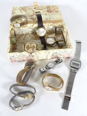 Lot 216 - A gent's Timex quartz wristwatch, having a...