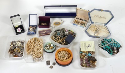 Lot 222 - A collection of assorted costume jewellery, to...