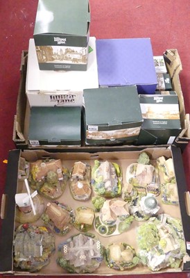 Lot 462 - A collection of Lilliput Lane model cottages,...