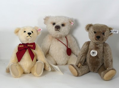 Lot 493 - A Steiff teddy-bear 'Bella', having glass eyes...