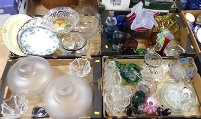 Lot 516 - A collection of glass, to include Murano amber...
