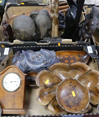 Lot 519 - A collection of treen to include a burrwood...