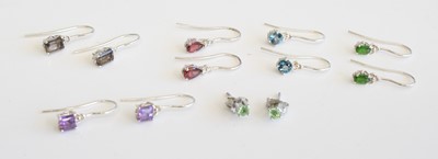 Lot 328 - A selection of modern silver and semi-precious...