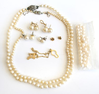 Lot 368 - Assorted freshwater and faux pearls, to...