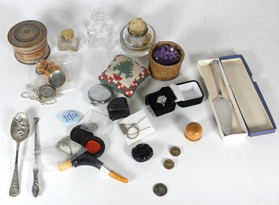 Lot 393 - A collection of miscellaneous items, to...