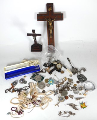 Lot 399 - A collection of costume jewellery, to include...