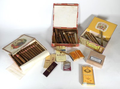 Lot 431 - A collection of cigars to include Romeo y...