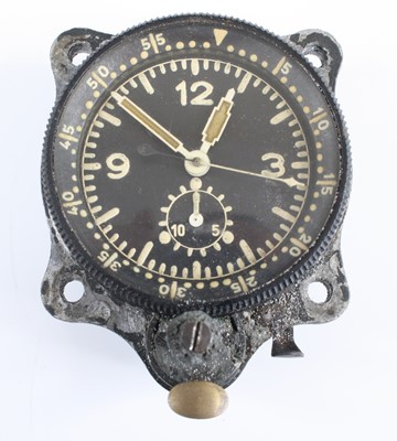 Lot 3037 - A Junghans Luftwaffe navigator's cockpit clock...