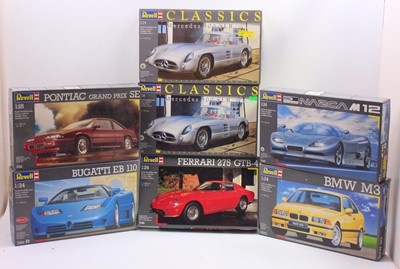 Lot 663 - A collection of seven boxed Revell 1/24 scale...