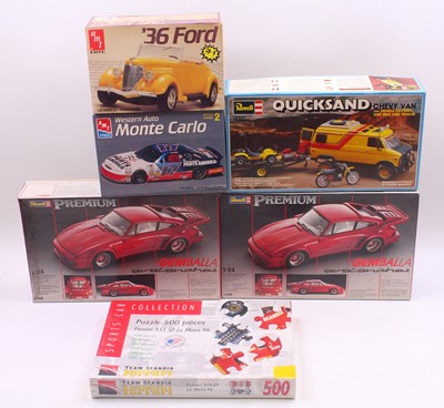 Lot 720 - Five mixed scale plastic kits to include a...