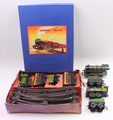 Lot 129 - A mixed collection of Hornby pre-war trains:...